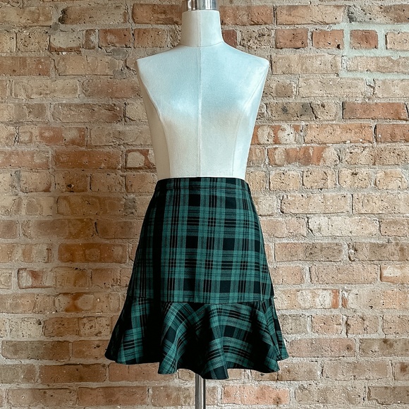 BNWT Draper James Ruffle Hem Skirt in Blackwatch Plaid - Picture 2 of 16